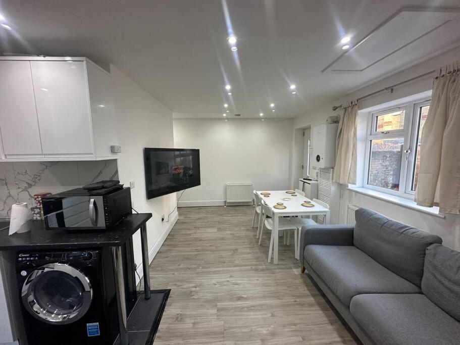 2 Bedroom House,Brownhillrd Se6 London Exterior foto