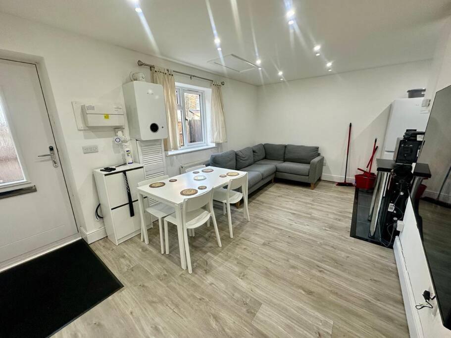 2 Bedroom House,Brownhillrd Se6 London Exterior foto